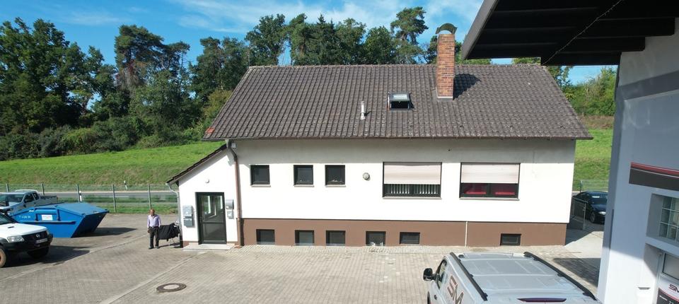 Thumbnail-Wohnung mit 105qm mit Einbauküche, Stellplatz auf Gewerbemischgeb