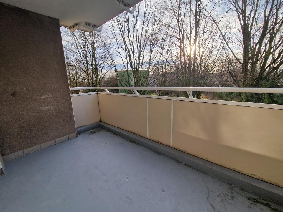 Thumbnail-Tolle Aussicht in gepflegtem Hochhaus - helle 3-Zimmer-Wohnung