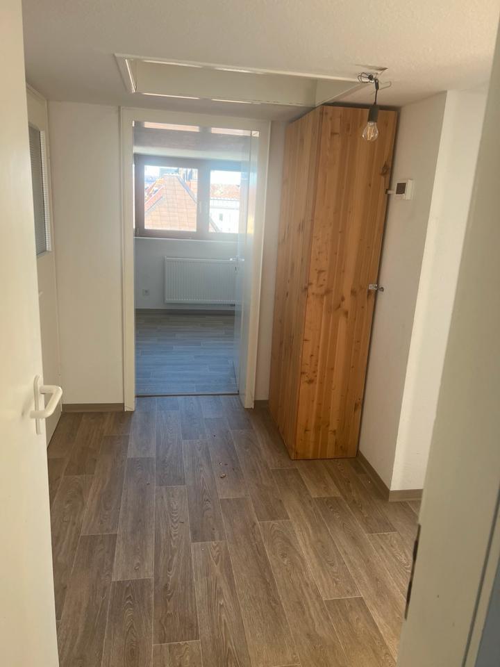 Thumbnail-2-ZKB renovierte Dachgeschosswohnung