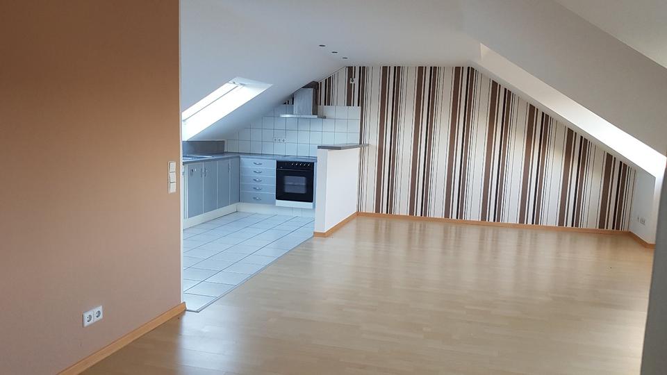 Thumbnail-Charmante 2-Zimmer-DG-Wohnung; Gartenmitbenutzung & Einbauküche