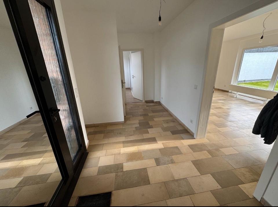 Thumbnail-Saniertes BungalowHaus mit Garten 320qm top Lage zum Verkauf