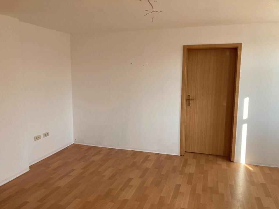 Thumbnail-Renovierte 2-Raum-Wg. (42 qm) in OelsnitzE. zu verm.