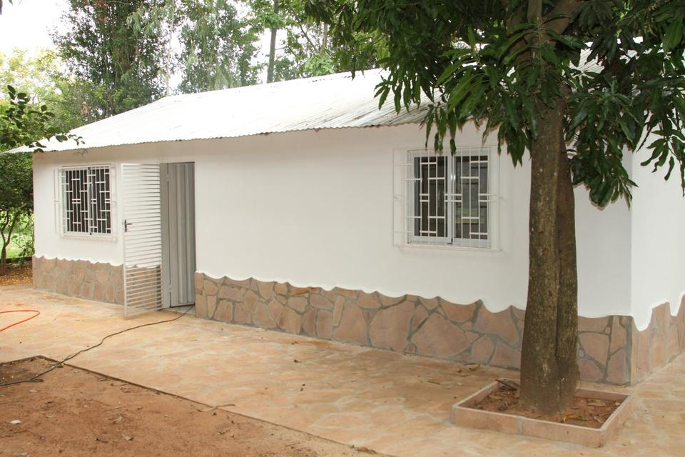 Thumbnail-Paraguay, Mbocayaty (Guairá): Haus 3 Zimmer Küche Bad, viele Bäum