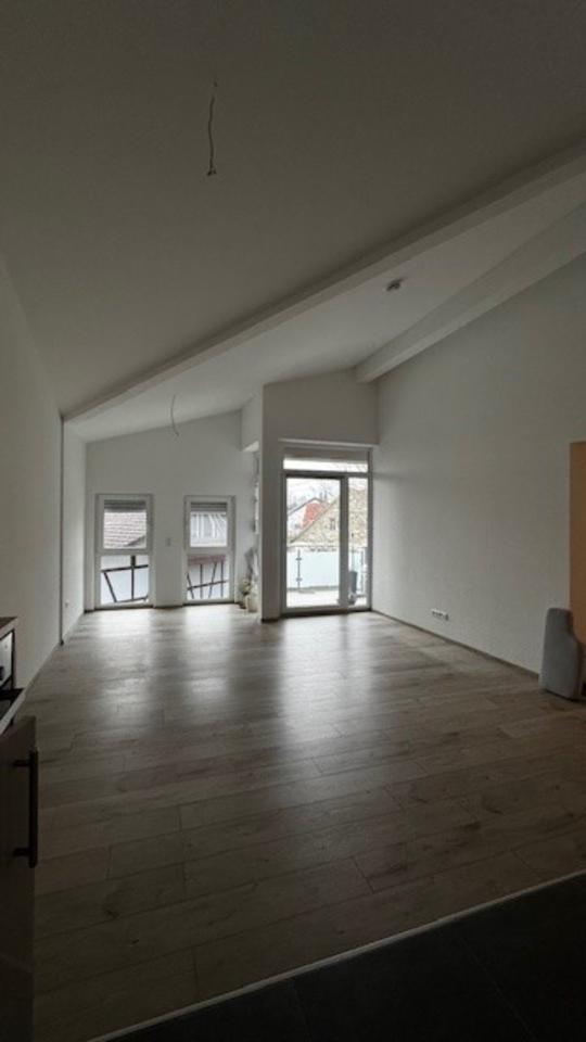 Thumbnail-Helle 2-Zimmer-Wohnung mit Balkon, Tiefgaragenplatz und Aufzug –