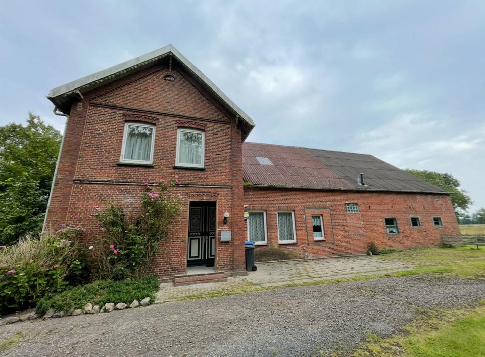 Thumbnail-WohnhausMehrfamilienhaus mit großem Grundstück mit Baugenehm.!