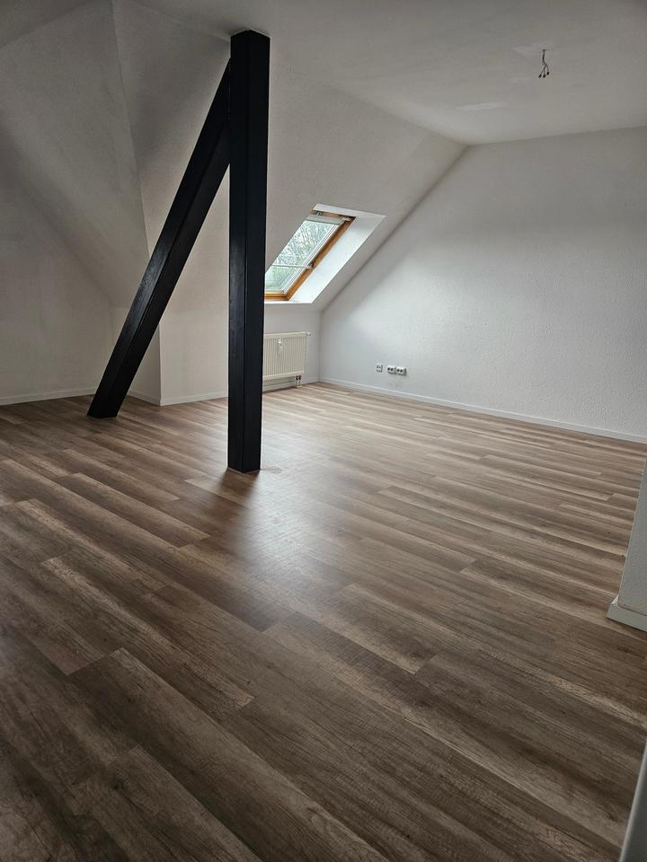 Thumbnail-Burgstädt * Dachgeschoss 3 Zimmer im Grünen * Stellplatz * frei