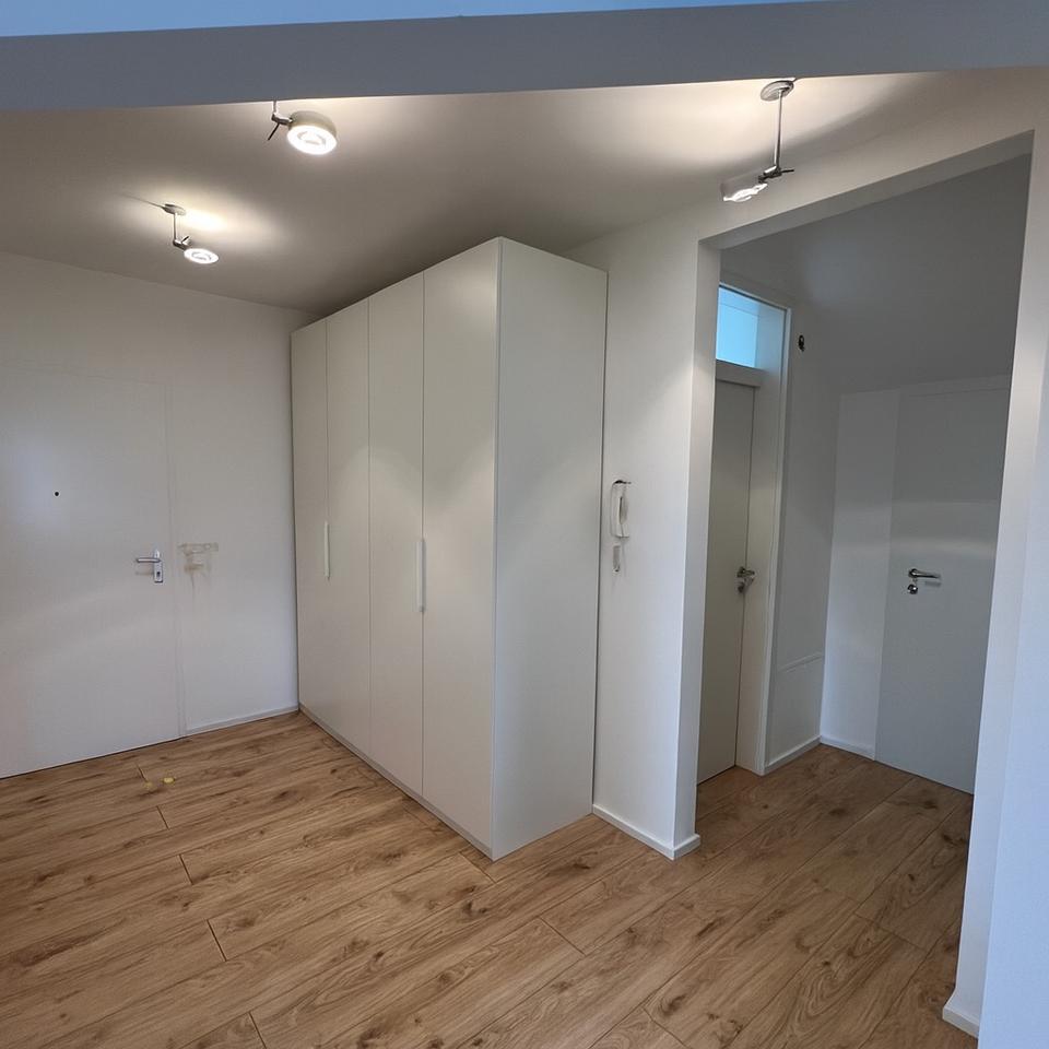 Thumbnail-Saniert! Moderne 2,5-Zi.-Whg in ruhiger Lage mit Balkon und TG