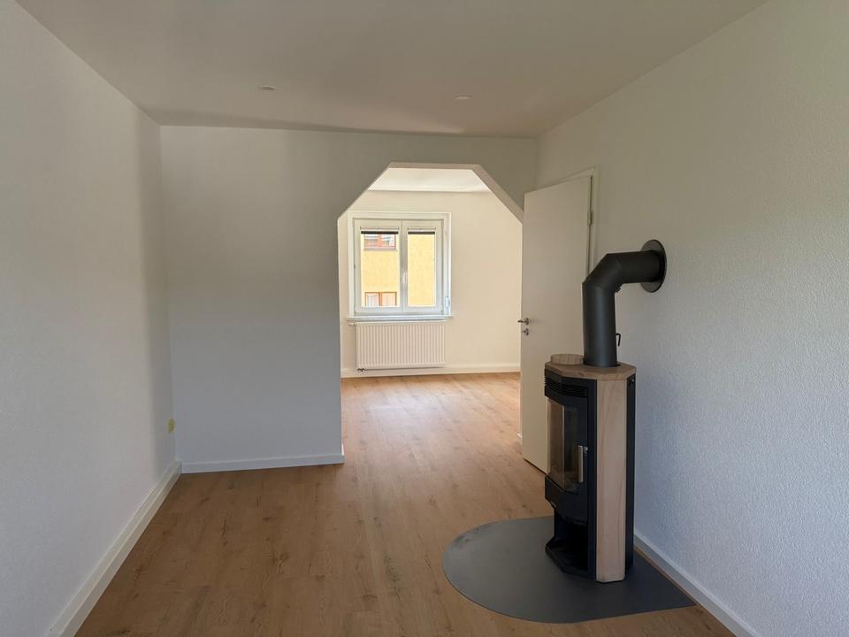 Thumbnail-Hochwertig sanierte 3-Raum-Wohnung mit Kamin, EBK & Gartenanteil