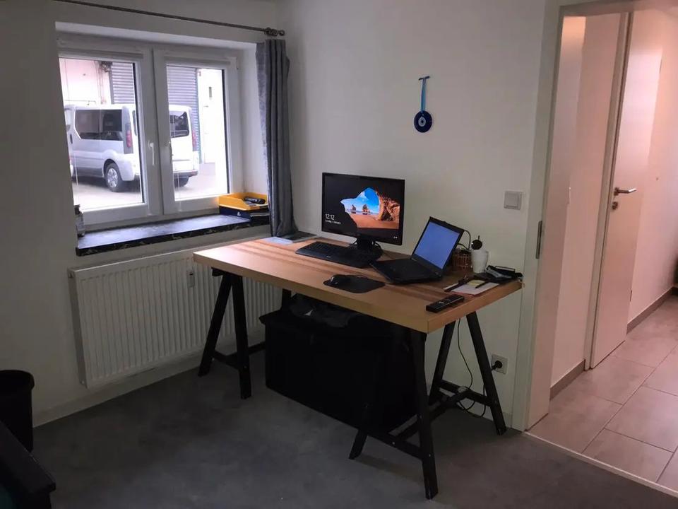 Thumbnail-Büro Arbeitszimmer mit kleiner Küche und Toilette