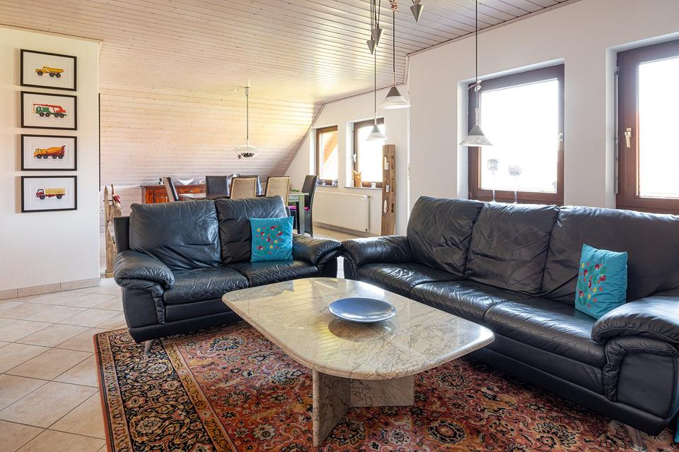 Thumbnail-Helle 3 Zimmer Dachgeschosswohnung mit Balkon in Karlsdorf-N.