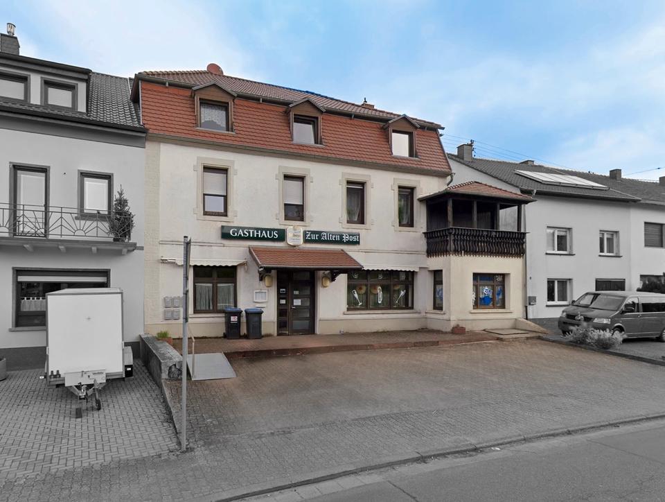 Thumbnail-Charaktervolles Mehrfamilienhaus mit Gaststätte & Baugrundstück