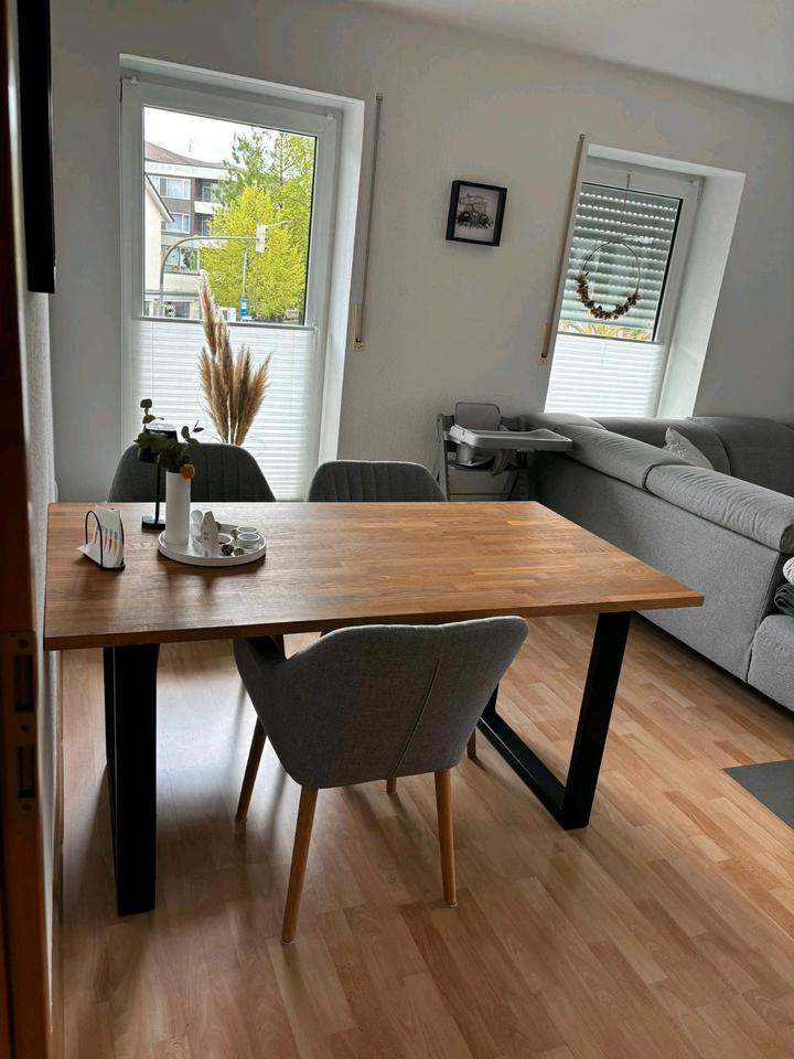 Thumbnail-Zentrale Drei-Zimmer-Wohnung mit Balkon ab 1.1.2025 verfügbar