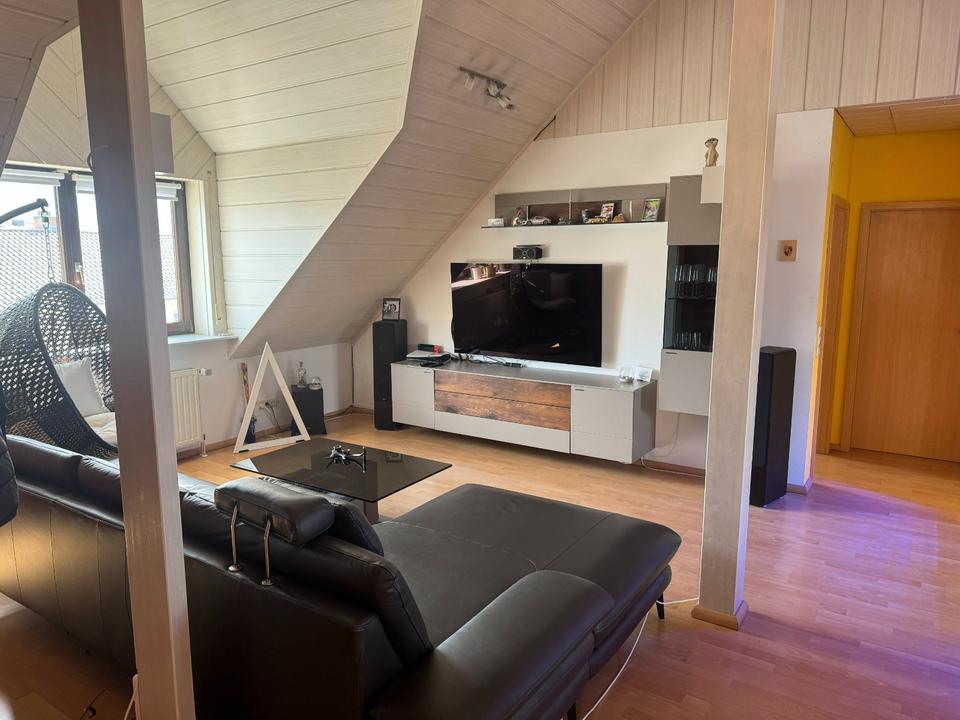 Thumbnail-Sehr schöne 3,5 Zimmer Dachgeschosswohnung zu vermieten