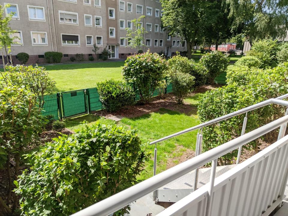 Thumbnail-Renovierte 3-Zimmer-Wohnung mit Garten (60 m²) und Siemens EBK