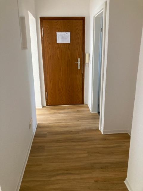 Thumbnail-Erdgeschosswohnung mit Balkon und modernem Badezimmer