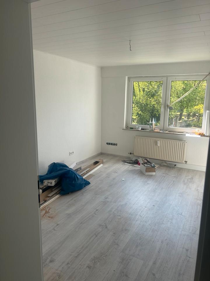 Thumbnail-3 Zimmer Wohnung mit Balkon u. 2 Keller neu renoviert in Öhringen
