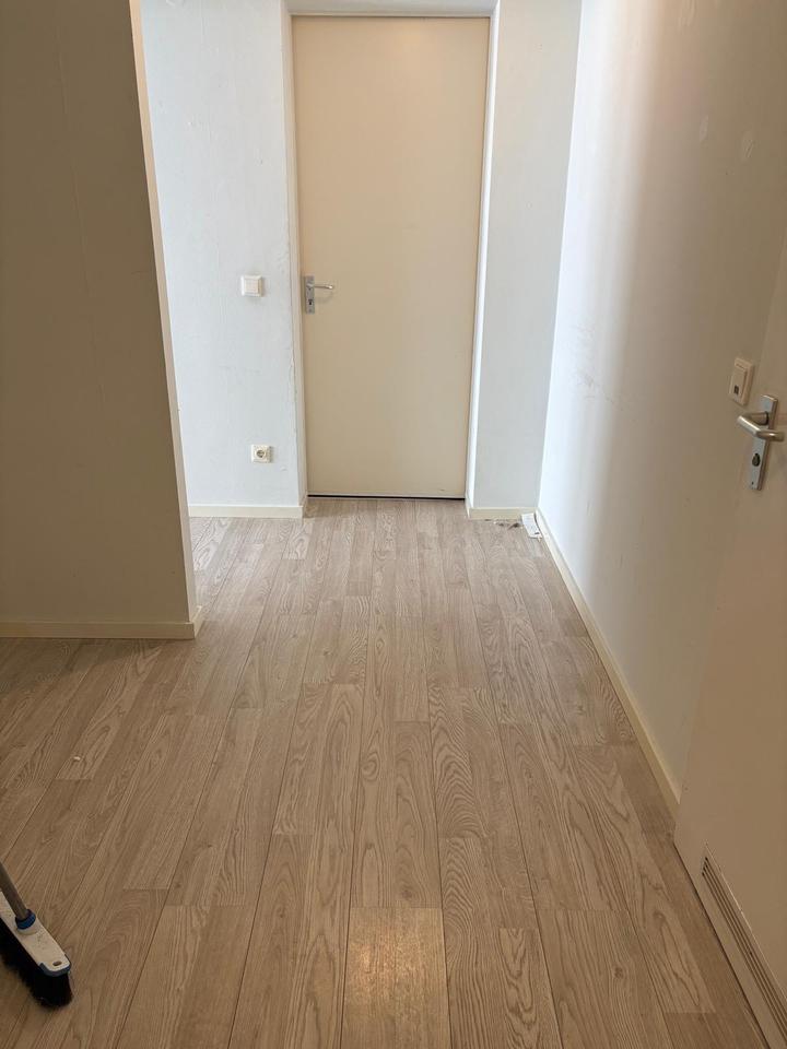 Thumbnail-1 Zimmer mit eigenem Eingang, Flur und WC in einer 4-Zi-Wohnung