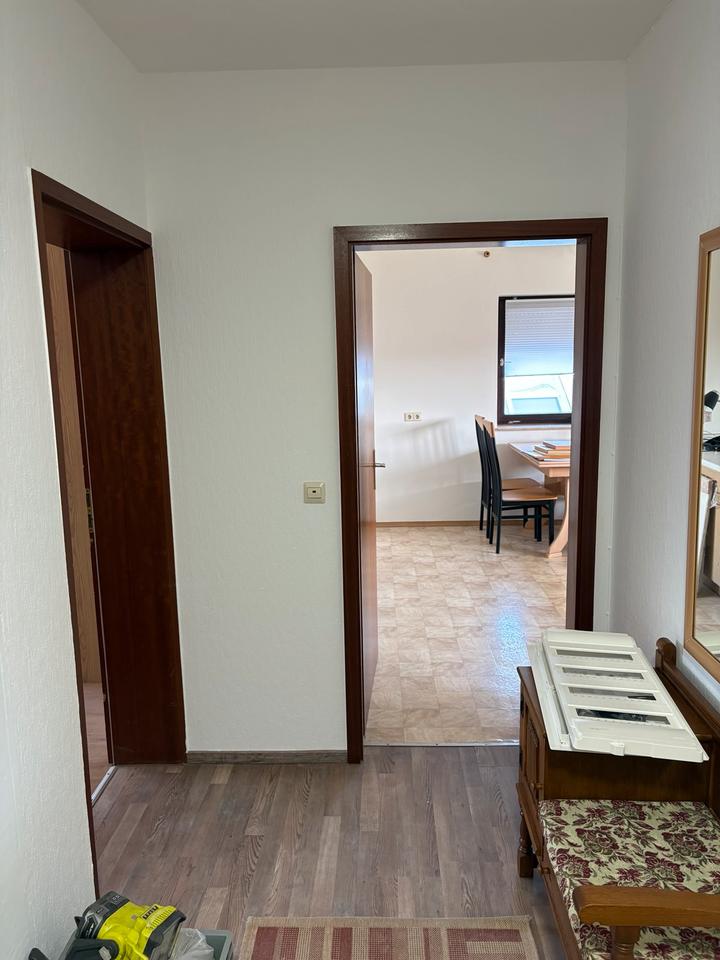 Thumbnail-Ein 1-Zimmer-Wohnung mit Balkon, möbliert & Stellplatz – 60 m²