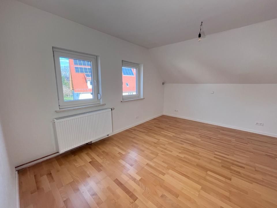 Thumbnail-Charmante helle 3- Zimmer Dachgeschosswohnung in Balinger Teilort