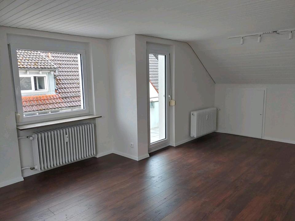 Thumbnail-Vermieten frisch renovierte 2 Zimmer Dachgeschoss Wohnung