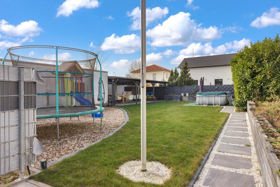 Thumbnail-Zweifamilien-Bungalow mit Mieteinnahmen & großem Garten