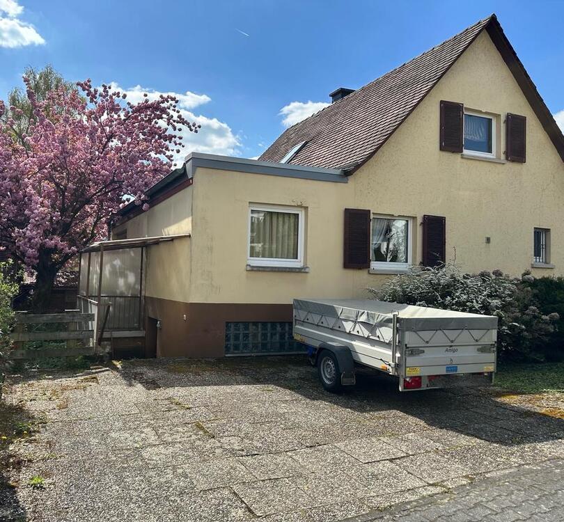 Thumbnail-Einfamilienhaus mit Nebengebäude zu verkaufen.