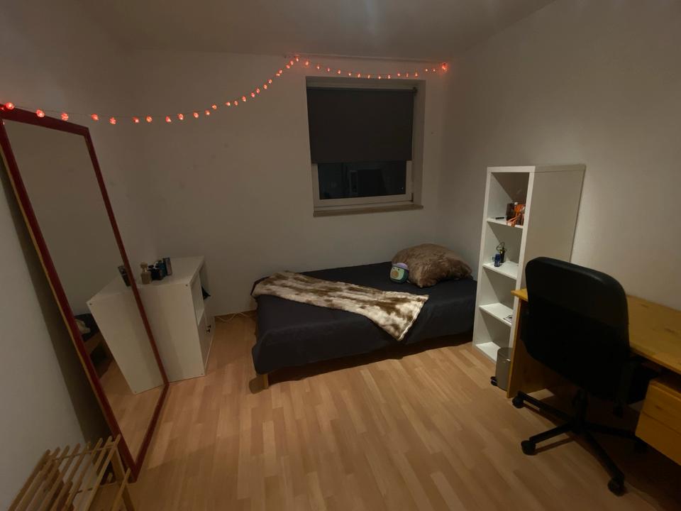 Thumbnail-Möbliertes WG-Zimmer in München-Altperlach