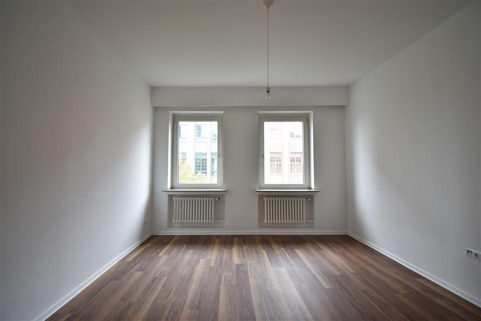 Thumbnail-Altbaucharme in zentraler Lage! Renovierte 3-Zi-Whg mit Balkon in Oberhausen