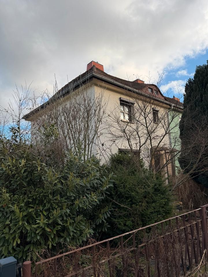 Thumbnail-Reihenendhaus in Halle(S) - ruhige Lage, Garten & Ausbaupotenzial