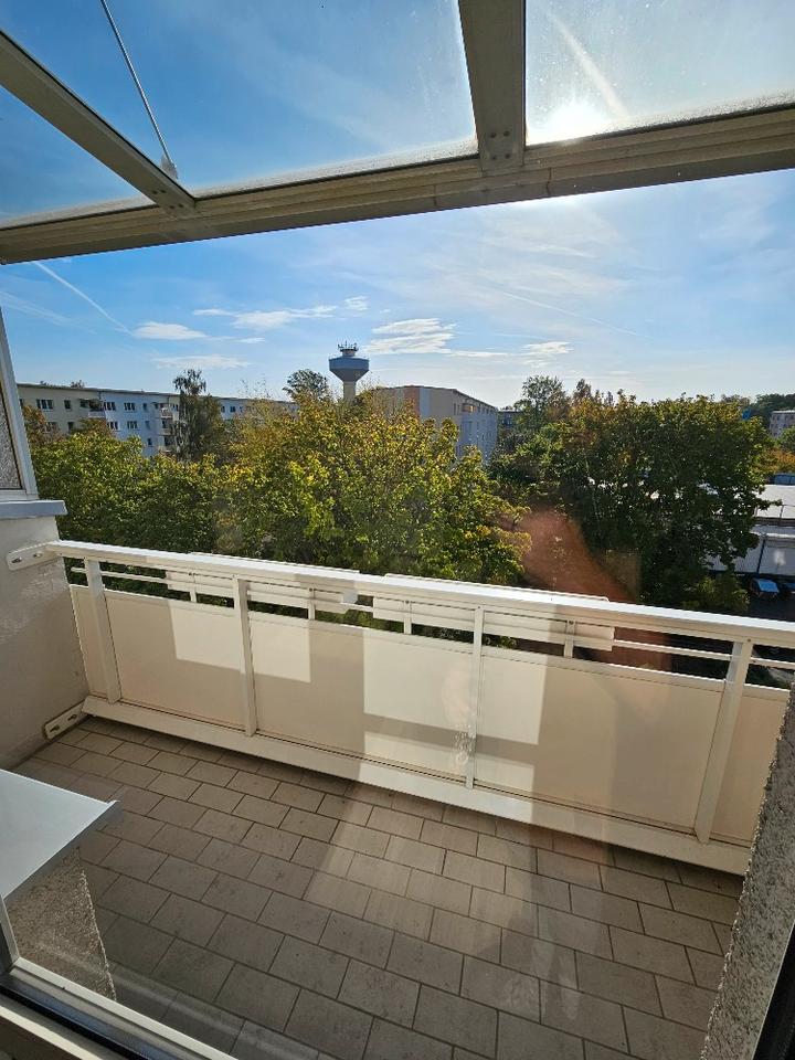 Thumbnail-Ganz Oben wohnen! Schöne praktische 2-Raum Whg. mit Balkon und Aussicht!
