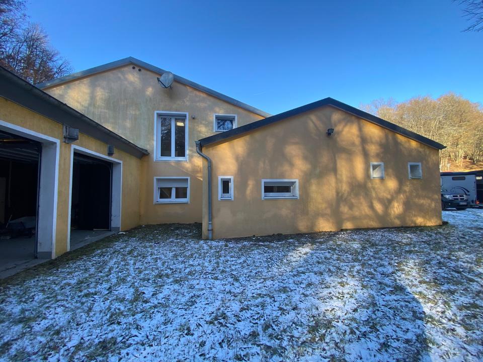 Thumbnail-Wohnung mit Doppelgarage Lager in Alleinlage zu vermieten!