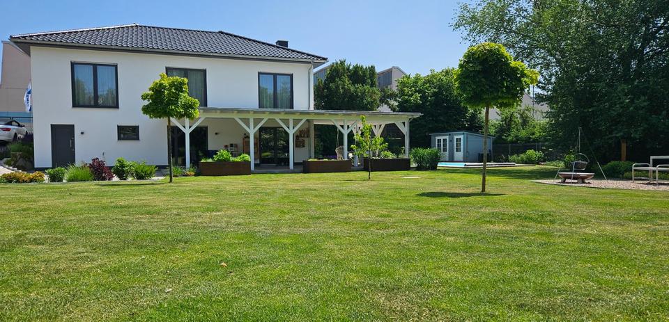 Thumbnail-Exklusive Stadtvilla mit Pool und großem Garten