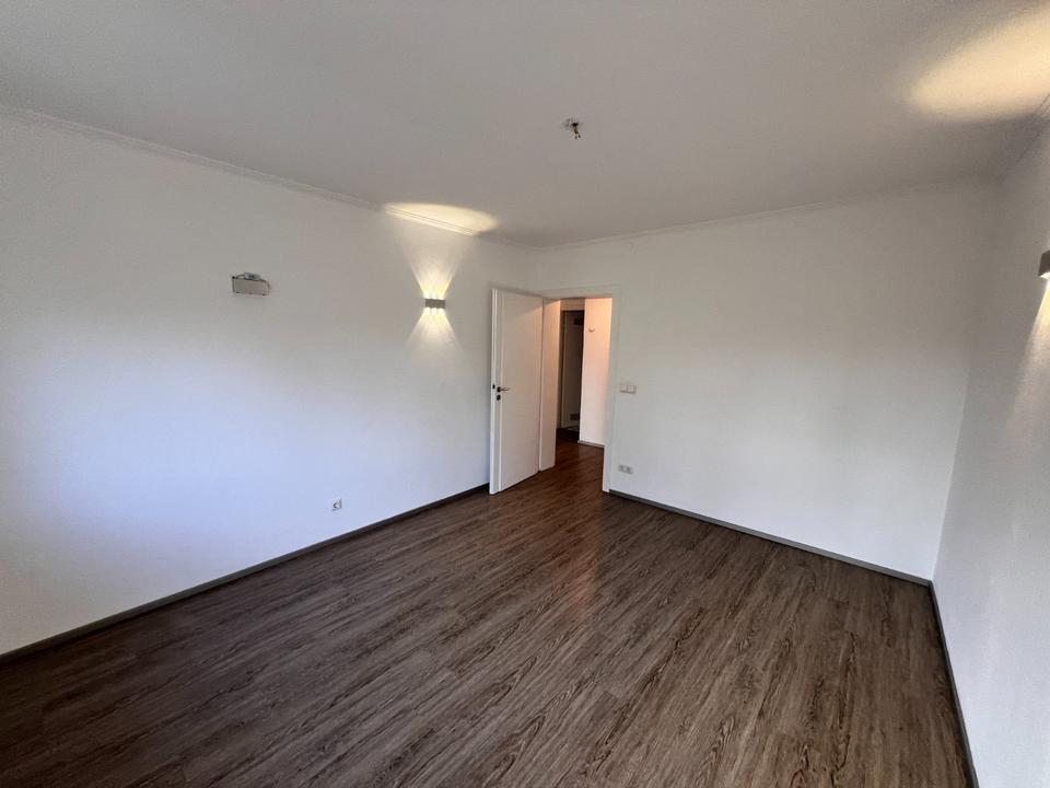 Thumbnail-WG Zimmer 14qm in heller 3-Z-Whg. in Wiesbadener Rheingauviertel