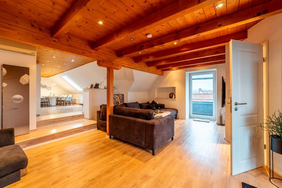Thumbnail-Großzügige 4,5-Zi-Dachgeschosswohnung (ca. 160 qm) mit Balkon