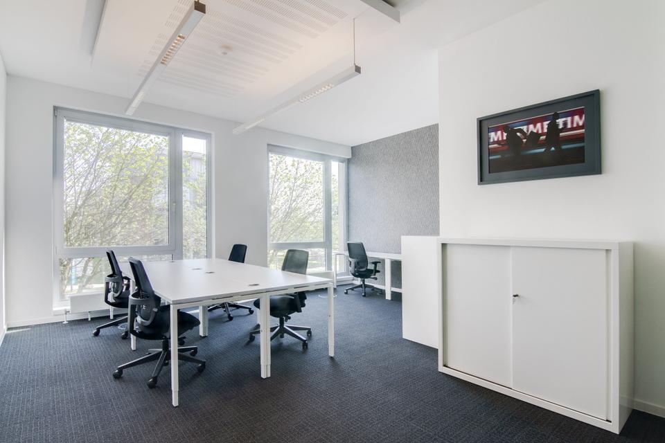 Thumbnail-Privater Büroraum für 5 Person in Regus Centro