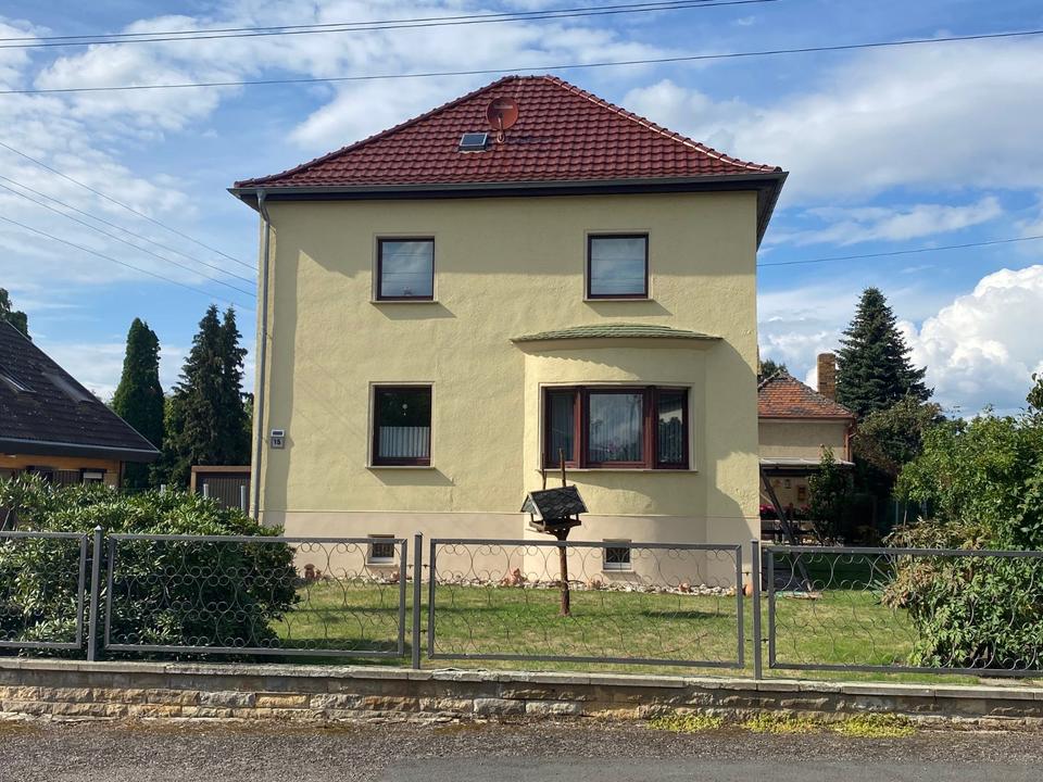 Thumbnail-Einfamilienhaus mit Nebengelass & großem Grundstück – ideal für P