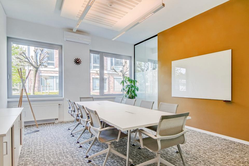 Thumbnail-Privater Büroraum für 4 Person in Regus Centro