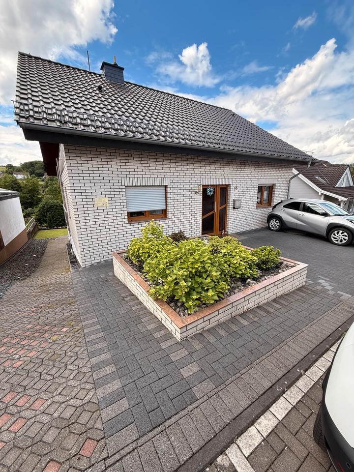 Thumbnail-Attraktives Einfamilienhaus mit 3 Etagen in Top-Lage