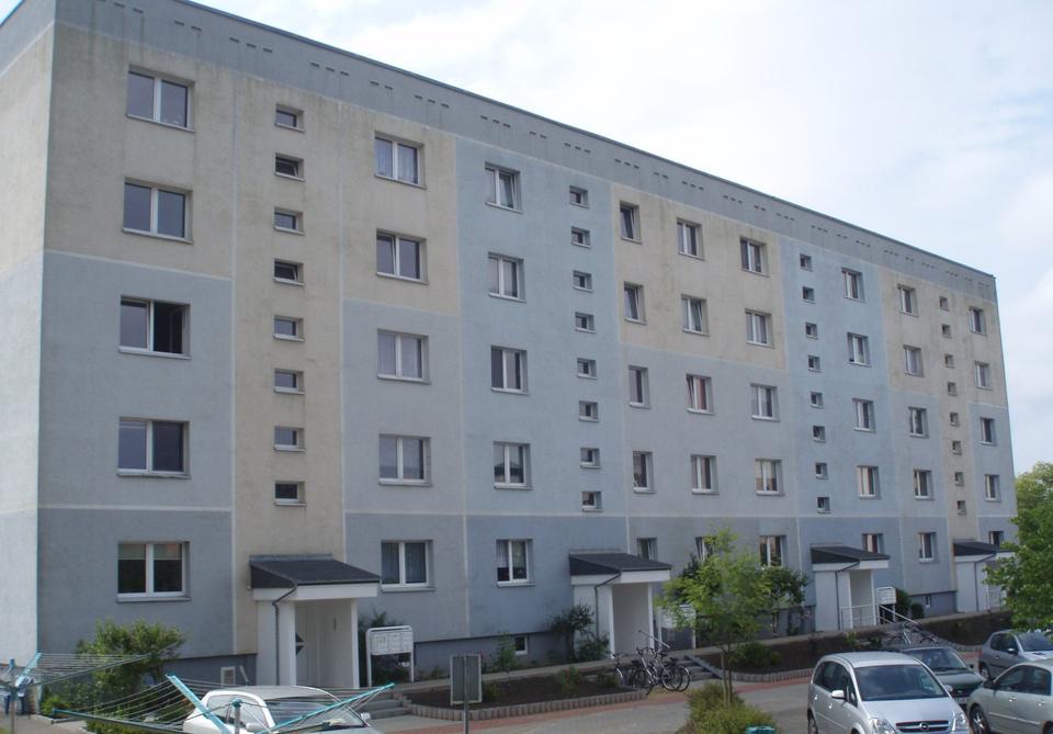 Thumbnail-Schöne 4-Zimmer-Wohnung mit Einbauküche in ruhiger Lage in Neustrelitz