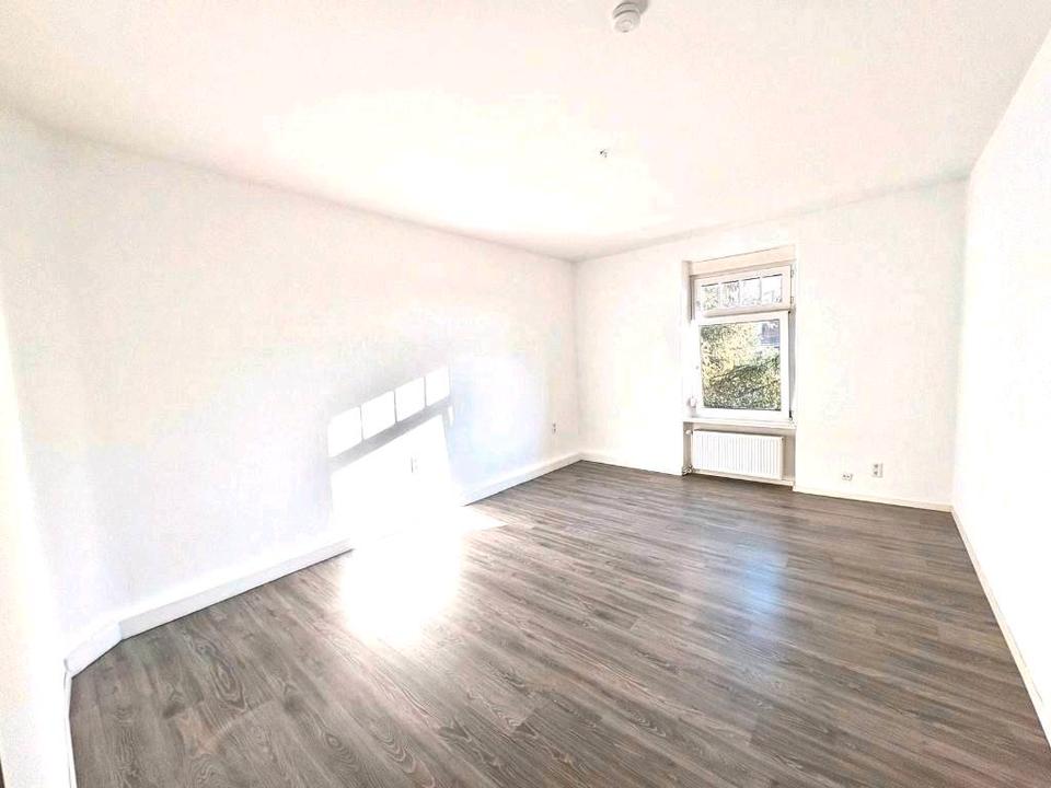Thumbnail-Wunderschöne EtageWohnung mit Einbauküche,Bad und Schlaffzimmer
