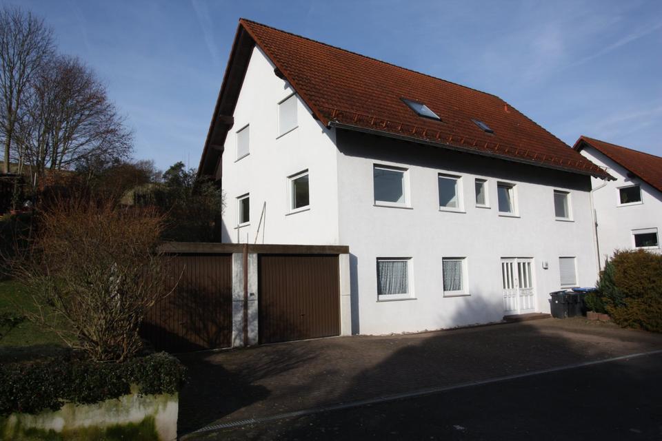 Thumbnail-HEF: 4-Zimmer-EG-Wohnung, 103 m², Terrasse, Garage+Stellplatz