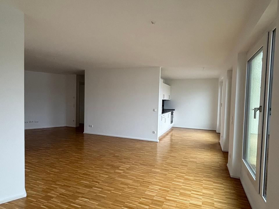 Thumbnail-Große Dachgeschosswohnung mit Einbauküche