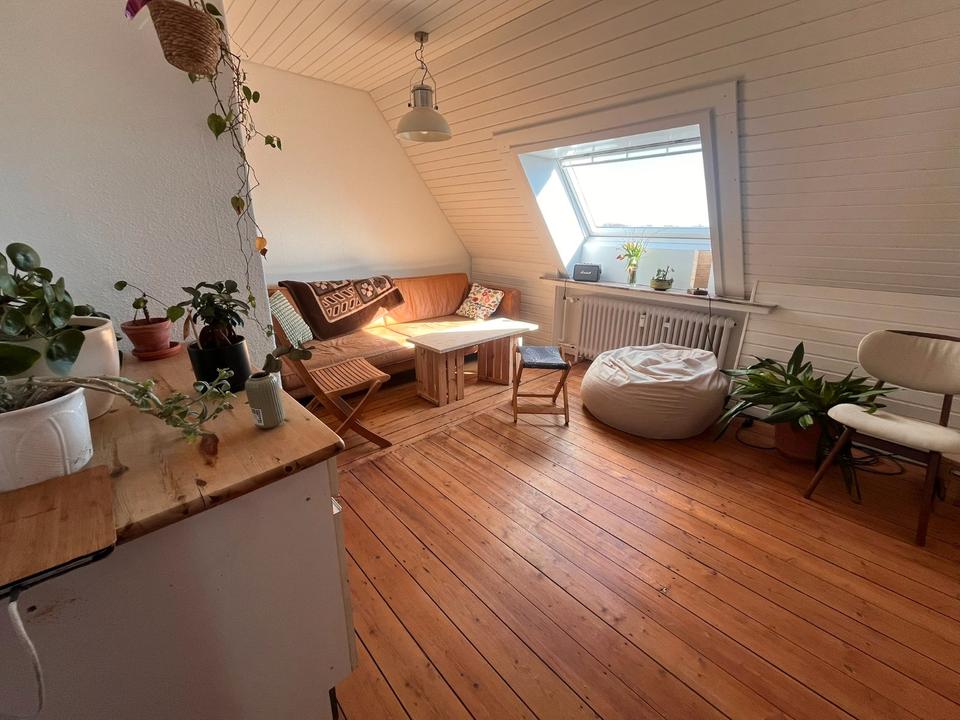 Thumbnail-Traumhafte Altbau-DG-Wohnung mit separatem Atelier