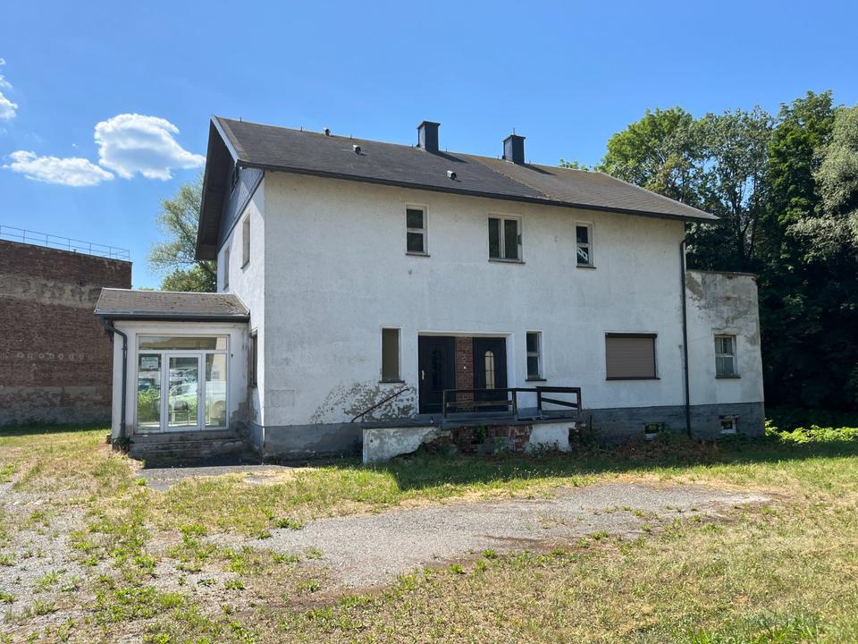 Thumbnail-Haus in Aue, Privat oder Gewerbe, Sanierungsbedürftig