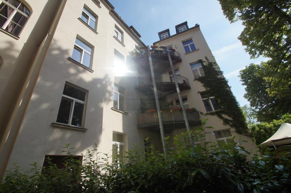 Thumbnail-5 Zimmer Wohnung mit Einbauküche und Balkon im Musikerviertel im 2OG zu vermieten
