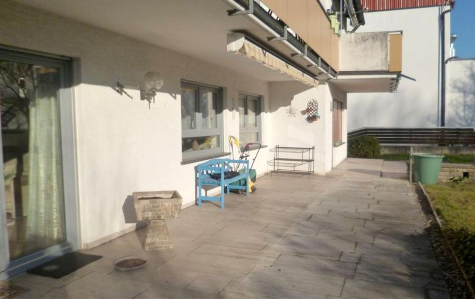 Thumbnail-Großzügige 3-Zimmer-Wohnung mit sonniger Terrasse, Garten, Einbauküche und komplett renoviertem chicen Bad