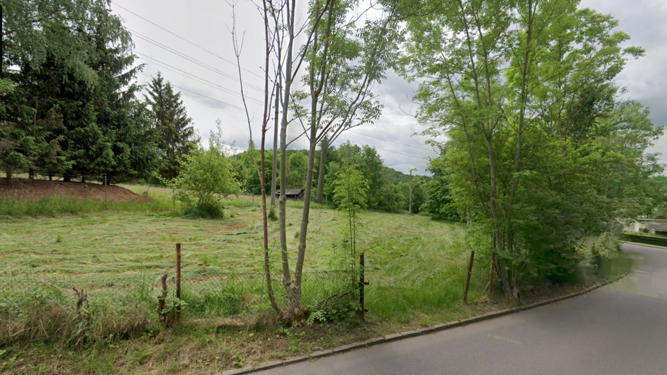 Thumbnail-große Grundstück im grünen mit Bauland