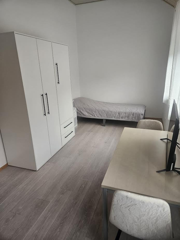 Thumbnail-Möbliertes Zimmer (hell, geräumig, sofort frei) mit gem. Küche un