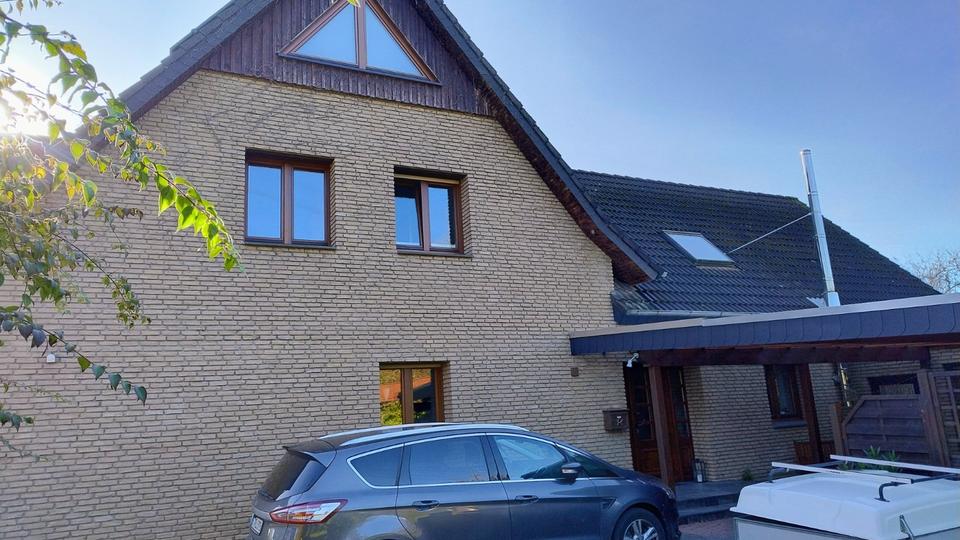 Thumbnail-großzügiges Zwei-Familienhaus