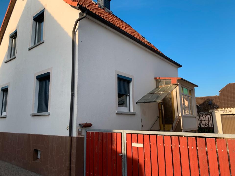 Thumbnail-Modernisiertes Einfamilienhaus mit Garten, Terrasse & Garage